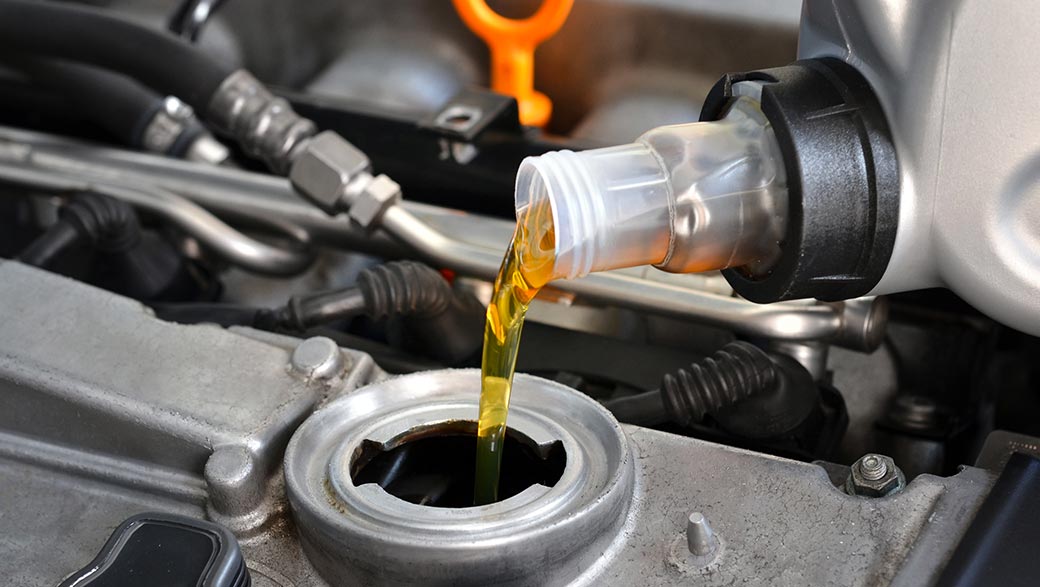 Voiture d’occasion : comment choisir une huile moteur ?