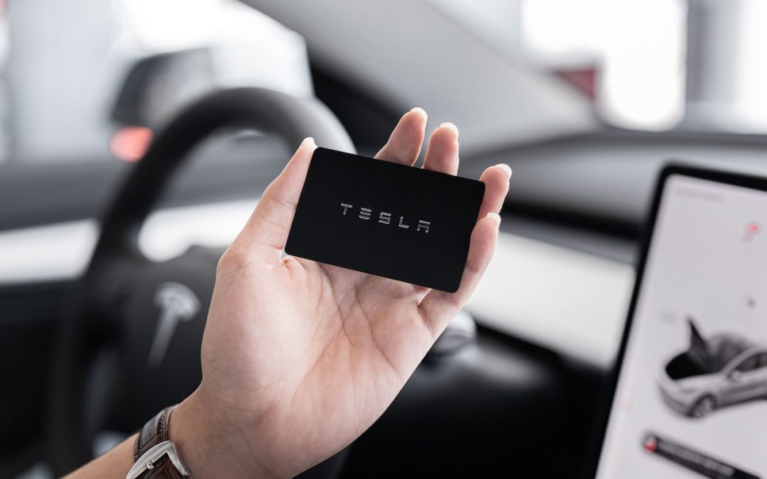 Tesla conserve sa position de leader du secteur automobile dans le classement des 100 meilleures marques